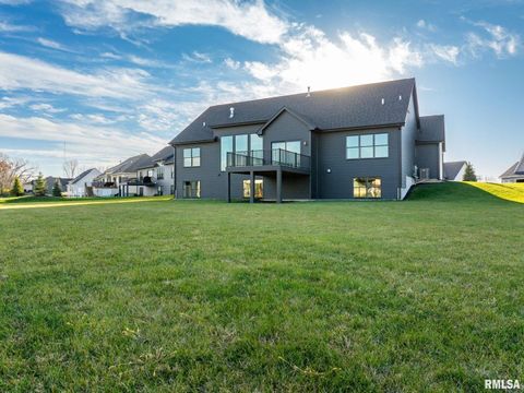 Tiny photo for 5167 LAKESIDE Court, Bettendorf, IA 52722 (MLS # QC4269311)