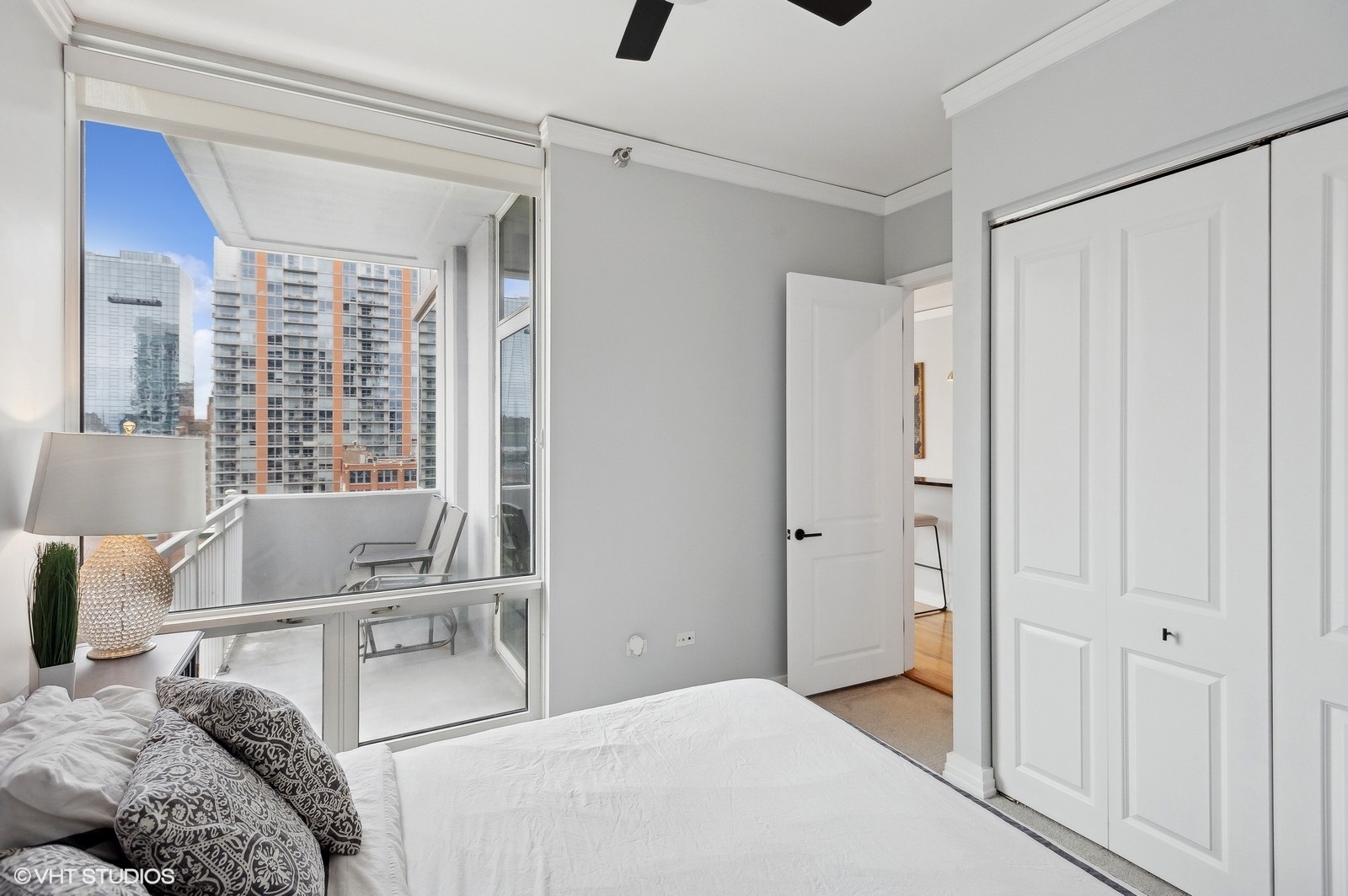 Chicago, Illinois 60605, United States, 2 Bedrooms Bedrooms, ,2 BathroomsBathrooms,Residential,Active,132456