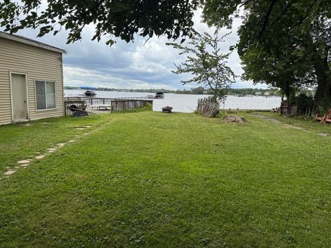 701 LAKE SHORE Drive Wauconda IL 60084
