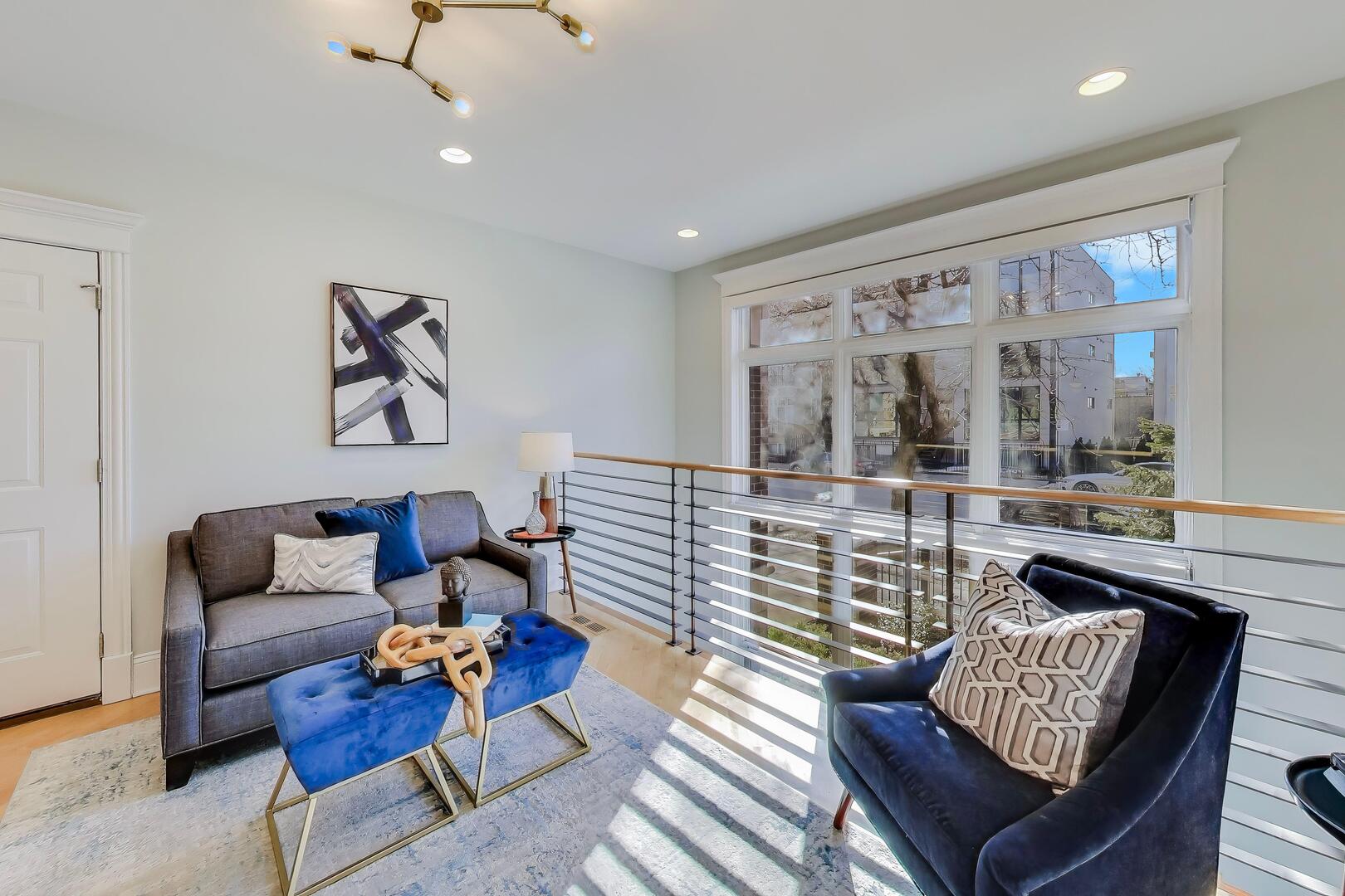 1910 W ARMITAGE Avenue 1W