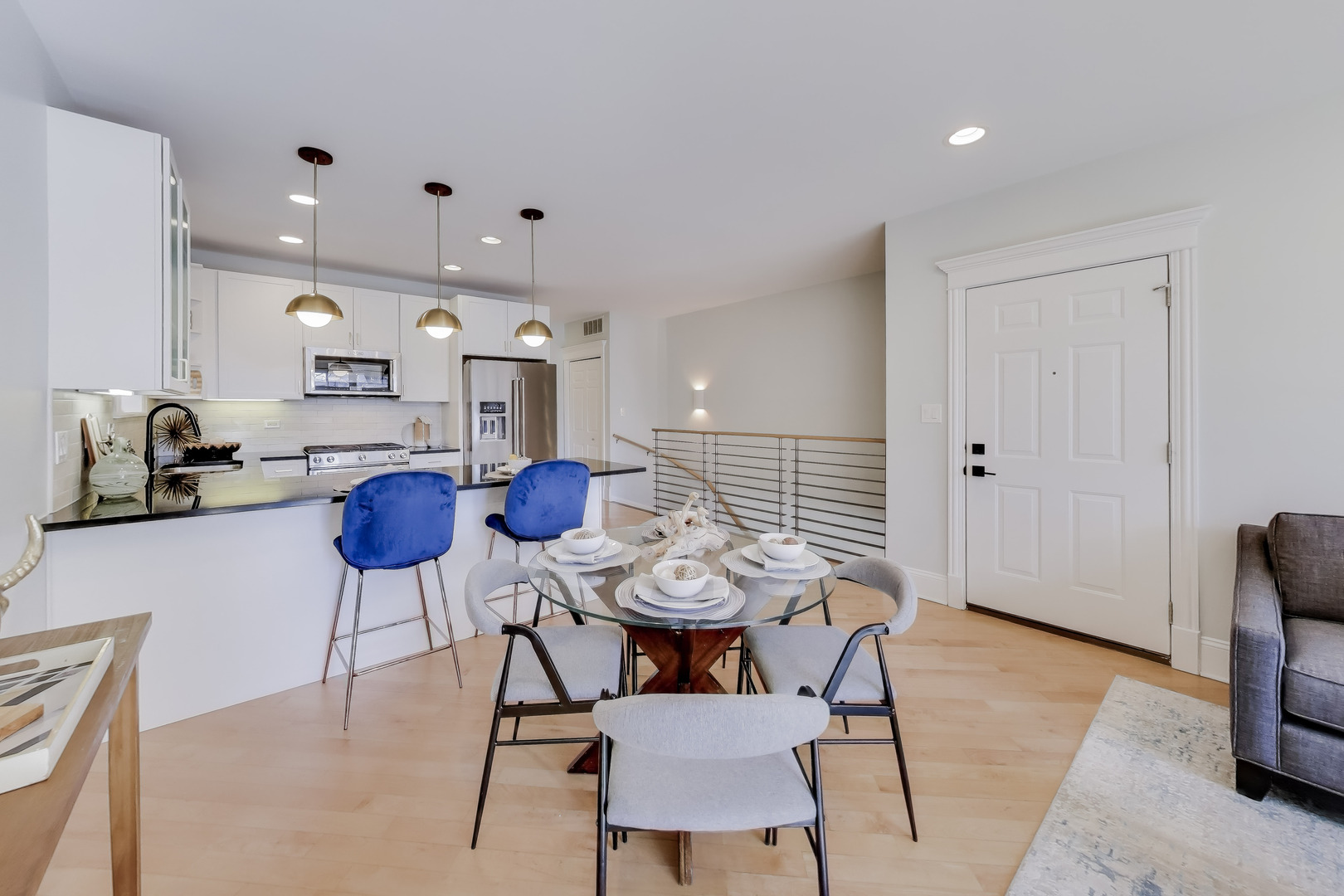 1910 W ARMITAGE Avenue 1W