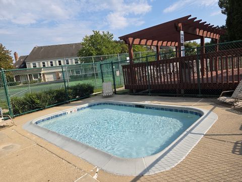 Tiny photo for 1949 N Charter Point Drive #1949, Arlington Heights, IL 60004 (MLS # 12464179)