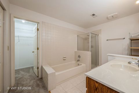 Tiny photo for 1949 N Charter Point Drive #1949, Arlington Heights, IL 60004 (MLS # 12464179)