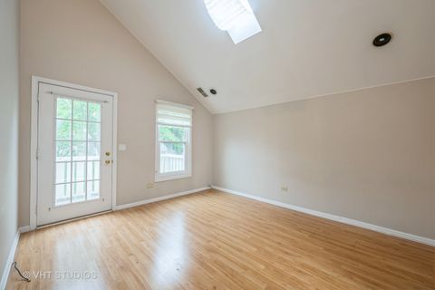 Tiny photo for 1949 N Charter Point Drive #1949, Arlington Heights, IL 60004 (MLS # 12464179)