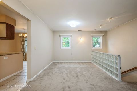 Tiny photo for 1949 N Charter Point Drive #1949, Arlington Heights, IL 60004 (MLS # 12464179)