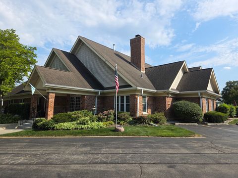 Tiny photo for 1949 N Charter Point Drive #1949, Arlington Heights, IL 60004 (MLS # 12464179)