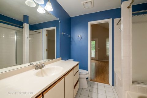 Tiny photo for 1949 N Charter Point Drive #1949, Arlington Heights, IL 60004 (MLS # 12464179)