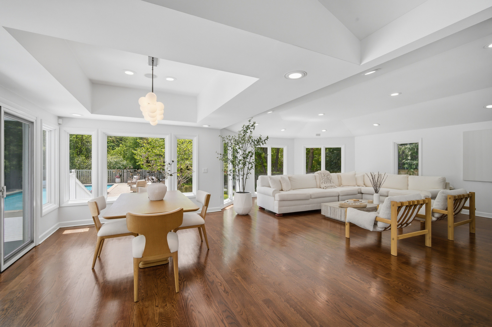 124 Ravinoaks Lane