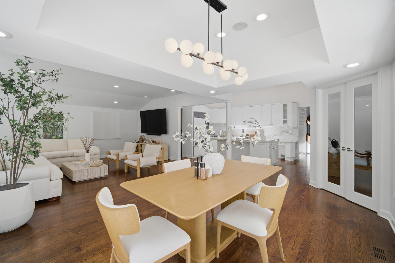 124 Ravinoaks Lane