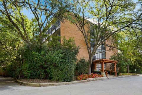 Photo of 1833 Four Lakes Avenue #2A, Lisle, IL 60532 (MLS # 12489136)