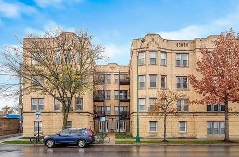 Photo of 2338 W Granville Avenue #2, Chicago, IL 60659 (MLS # 12484348)