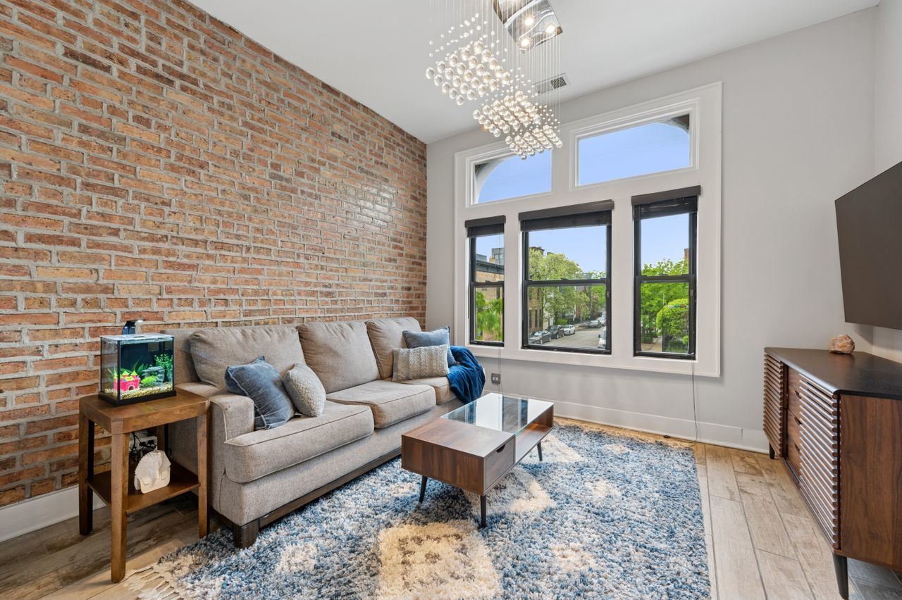 1423 N Ashland Avenue 201