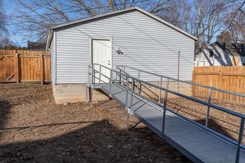 Tiny photo for 1708 Pershing Boulevard, Clinton, IA 52732 (MLS # 100000664)