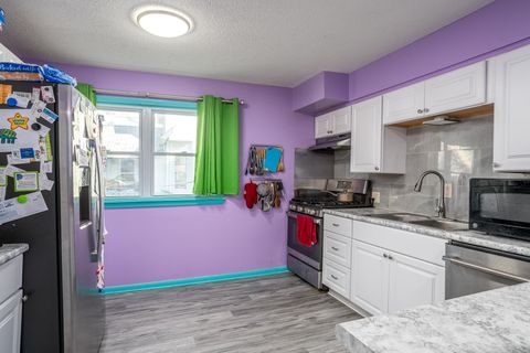 Tiny photo for 1708 Pershing Boulevard, Clinton, IA 52732 (MLS # 100000664)