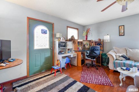 Tiny photo for 1109 E Reeves Street, Marion, IL 62959 (MLS # QC4269247)