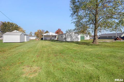 Tiny photo for 1109 E Reeves Street, Marion, IL 62959 (MLS # QC4269247)