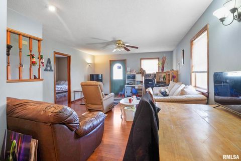 Tiny photo for 1109 E Reeves Street, Marion, IL 62959 (MLS # QC4269247)