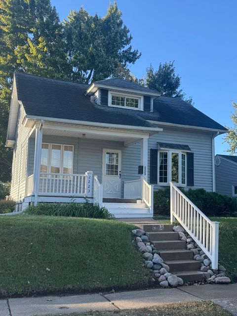 Photo of 2223 W Lombard Street, Davenport, IA 52804 (MLS # 12540372)