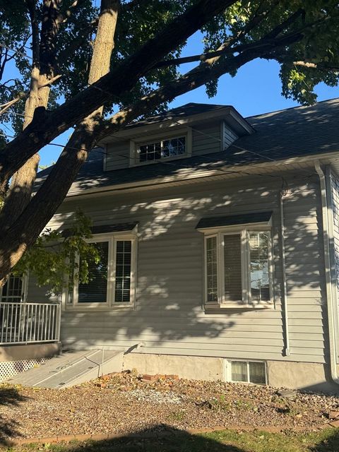 Tiny photo for 2223 W Lombard Street, Davenport, IA 52804 (MLS # 12540372)