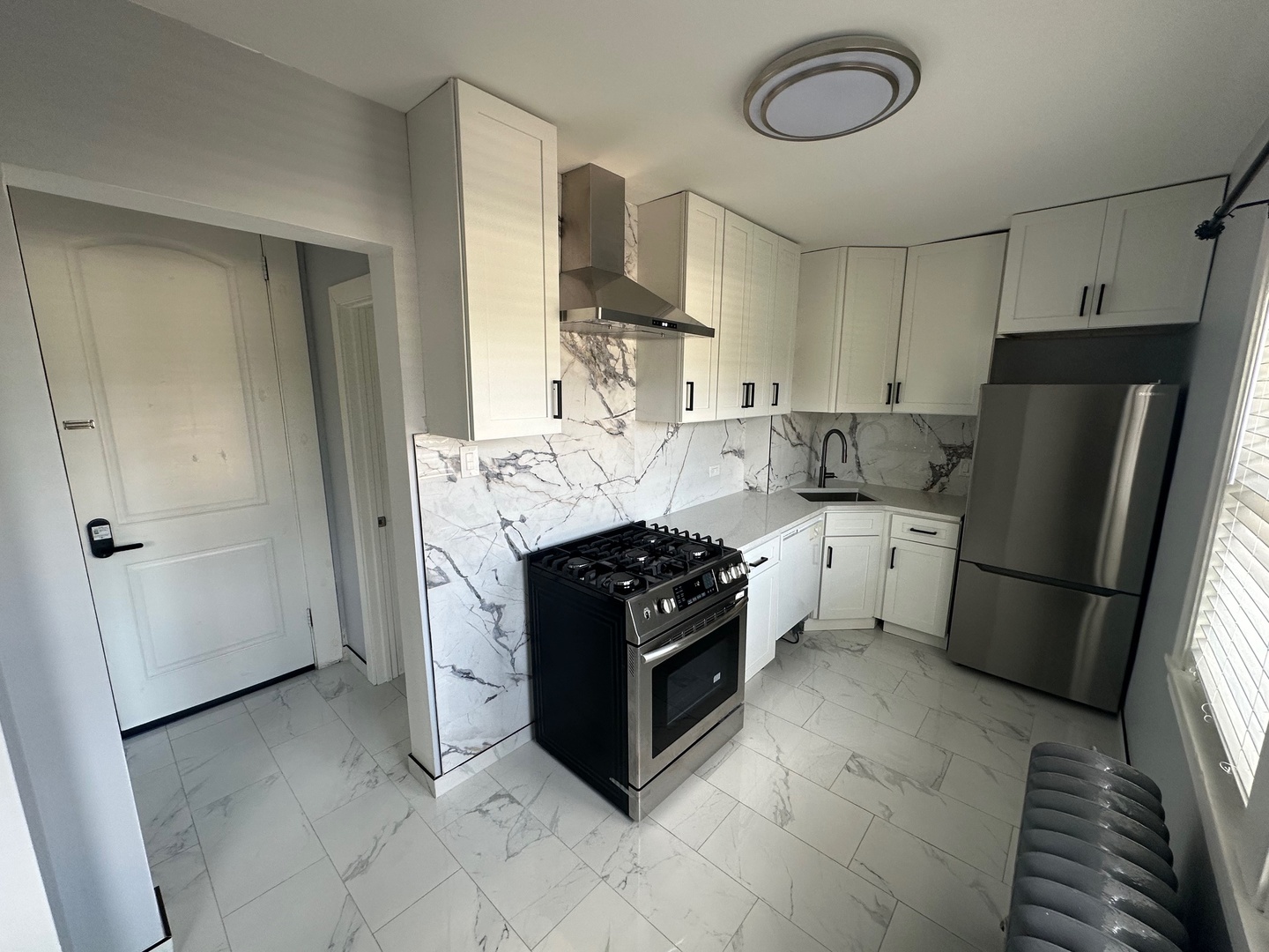 6 S Monterey Avenue E