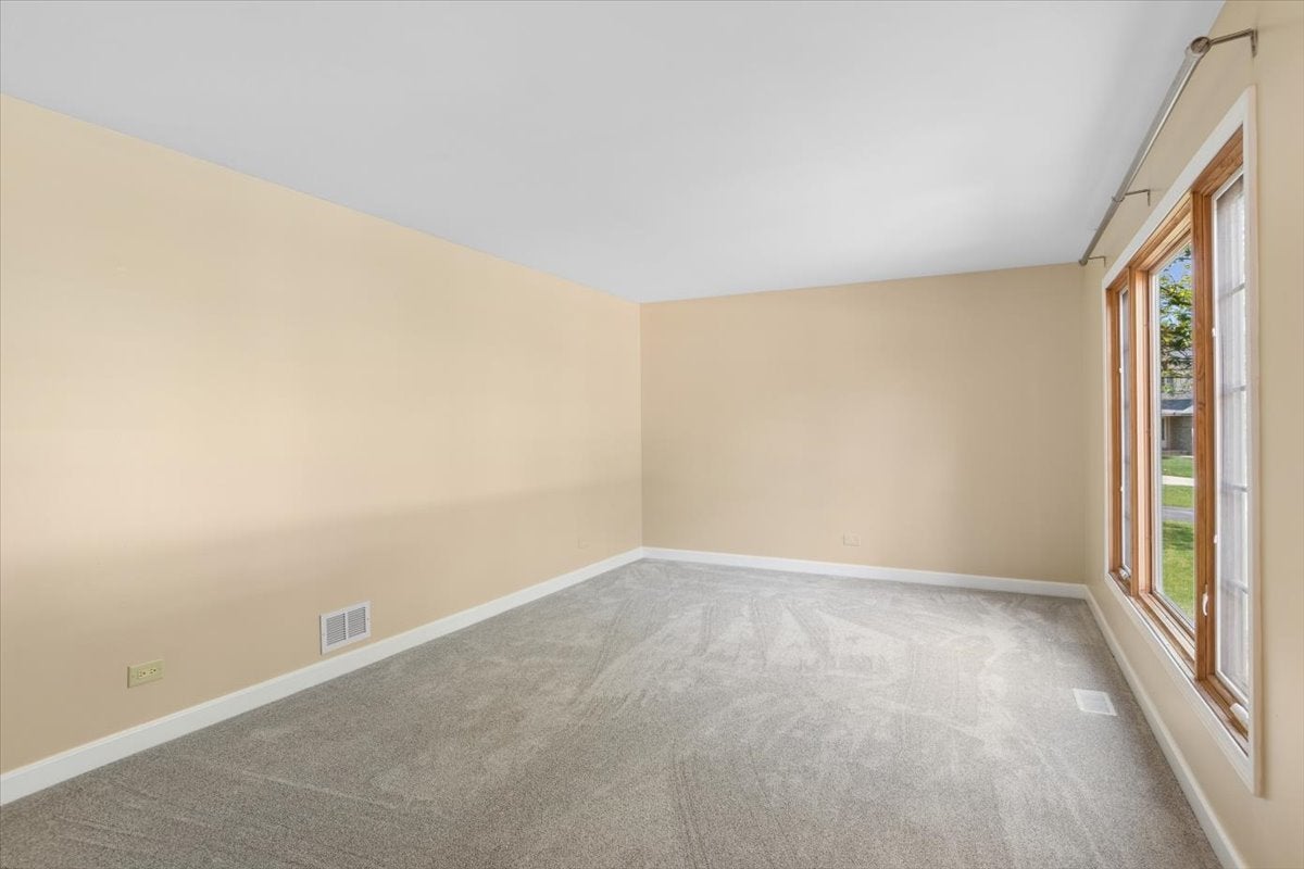 535 Chester Court W