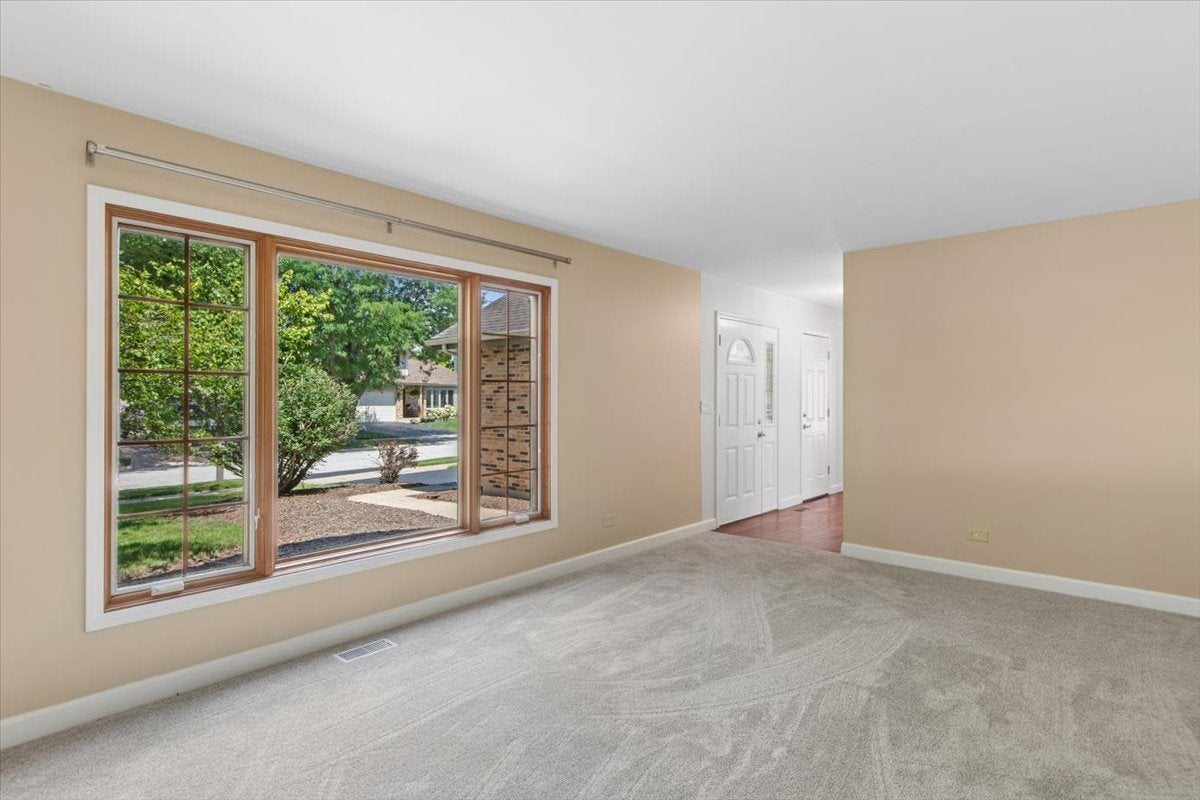 535 Chester Court W