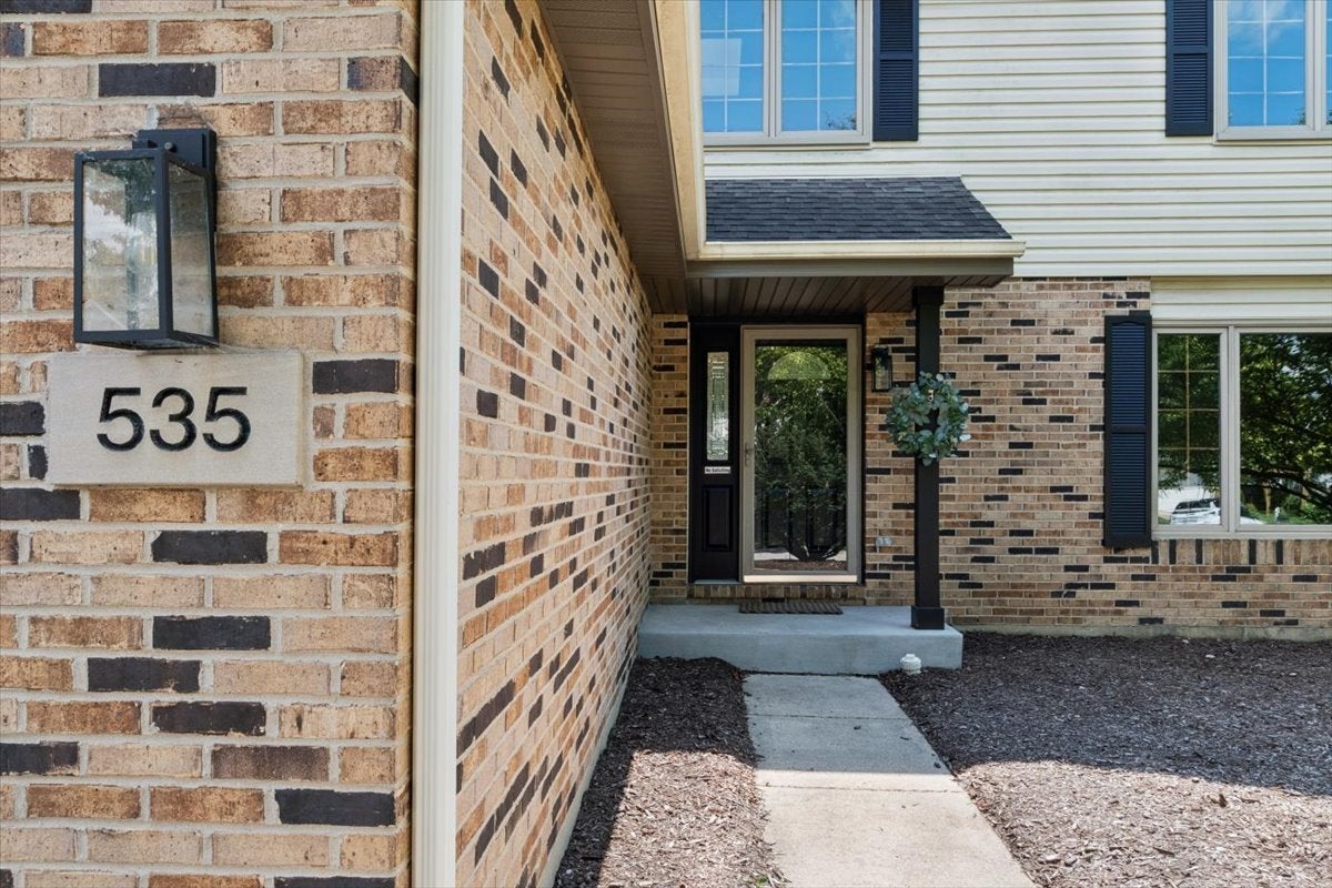 535 Chester Court W