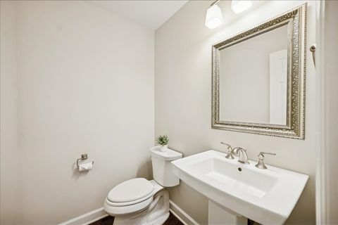 Tiny photo for 898 Bridlegate Lane, Northfield, IL 60093 (MLS # 12557194)