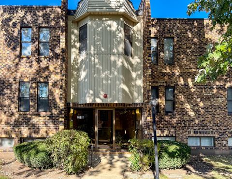 Photo of 2208 Country Club Drive #2, Woodridge, IL 60517 (MLS # 12509971)