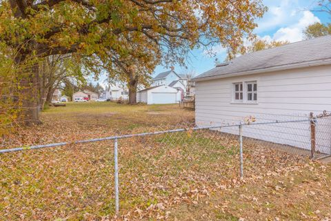 Tiny photo for 1515 W Market Street, Bloomington, IL 61701 (MLS # 12515869)