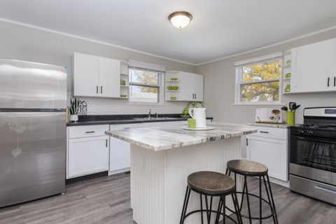 Tiny photo for 1515 W Market Street, Bloomington, IL 61701 (MLS # 12515869)