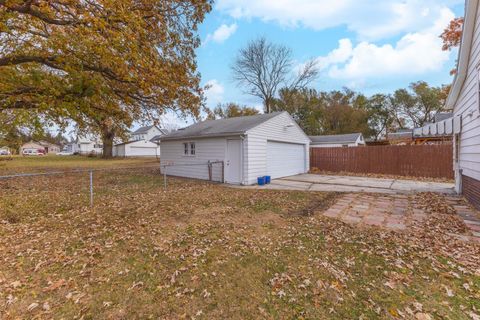 Tiny photo for 1515 W Market Street, Bloomington, IL 61701 (MLS # 12515869)