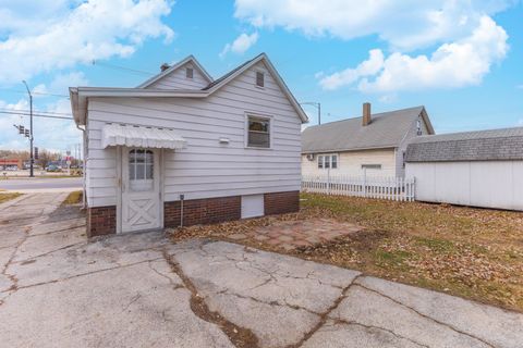 Tiny photo for 1515 W Market Street, Bloomington, IL 61701 (MLS # 12515869)