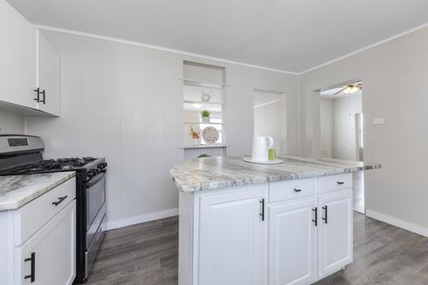 Tiny photo for 1515 W Market Street, Bloomington, IL 61701 (MLS # 12515869)