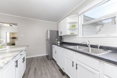 Tiny photo for 1515 W Market Street, Bloomington, IL 61701 (MLS # 12515869)