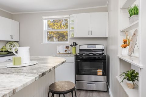 Tiny photo for 1515 W Market Street, Bloomington, IL 61701 (MLS # 12515869)