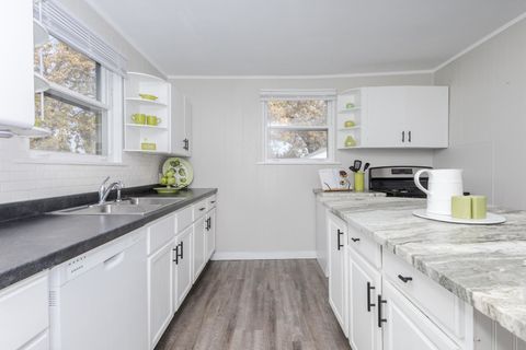 Tiny photo for 1515 W Market Street, Bloomington, IL 61701 (MLS # 12515869)