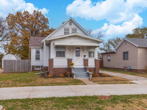 Tiny photo for 1515 W Market Street, Bloomington, IL 61701 (MLS # 12515869)