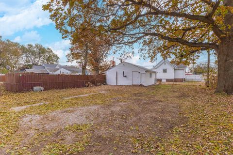 Tiny photo for 1515 W Market Street, Bloomington, IL 61701 (MLS # 12515869)