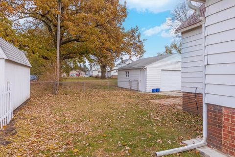 Tiny photo for 1515 W Market Street, Bloomington, IL 61701 (MLS # 12515869)