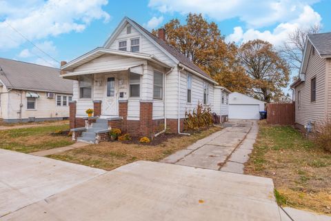 Tiny photo for 1515 W Market Street, Bloomington, IL 61701 (MLS # 12515869)