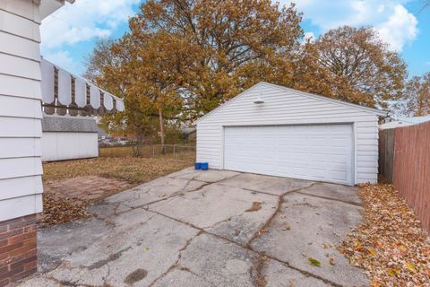 Tiny photo for 1515 W Market Street, Bloomington, IL 61701 (MLS # 12515869)