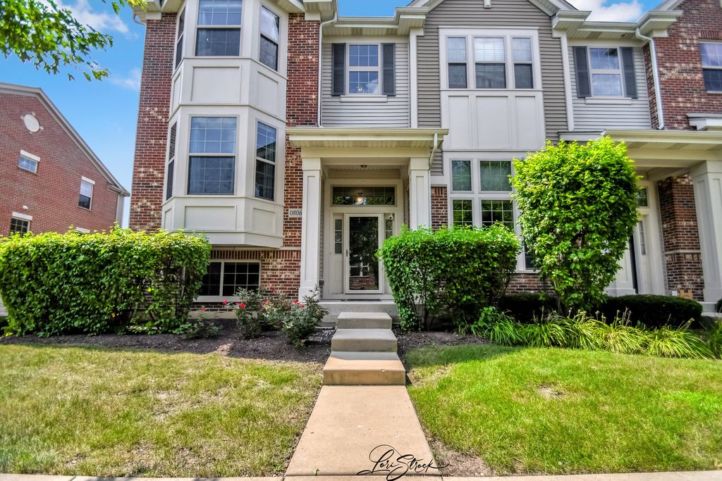 Photo for 0N062 Forsythe Court, Winfield, IL 60190 (MLS # 12445772)