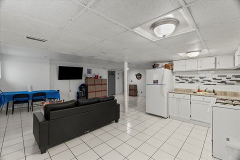 Tiny photo for 7431 N Hoyne Avenue #G, Chicago, IL 60645 (MLS # 12603810)