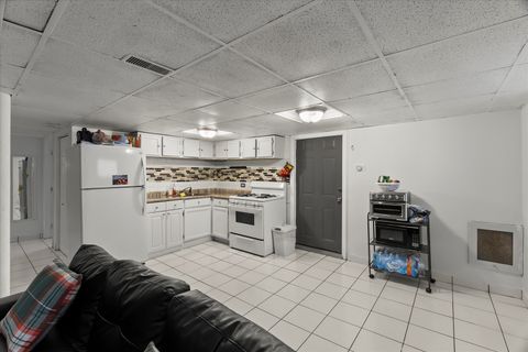 Tiny photo for 7431 N Hoyne Avenue #G, Chicago, IL 60645 (MLS # 12603810)