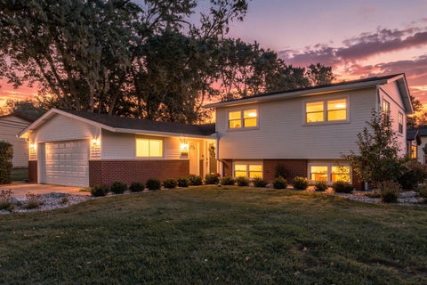 Photo of 1101 E Barberry Lane, Mount Prospect, IL 60056 (MLS # 12789112)