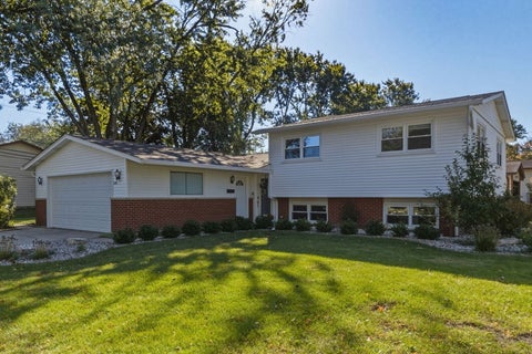 Tiny photo for 1101 E Barberry Lane, Mount Prospect, IL 60056 (MLS # 12789112)