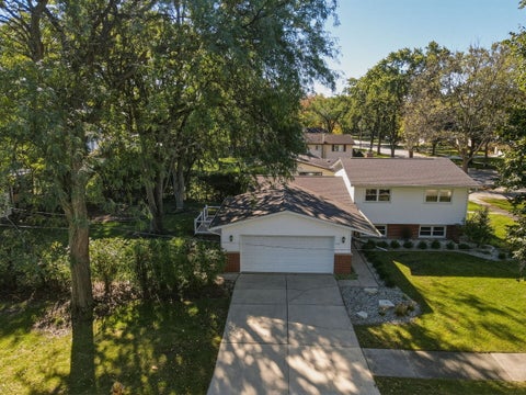 Tiny photo for 1101 E Barberry Lane, Mount Prospect, IL 60056 (MLS # 12789112)