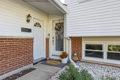 Tiny photo for 1101 E Barberry Lane, Mount Prospect, IL 60056 (MLS # 12789112)