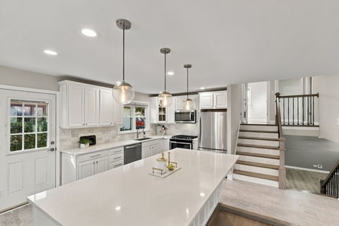 Tiny photo for 1101 E Barberry Lane, Mount Prospect, IL 60056 (MLS # 12789112)